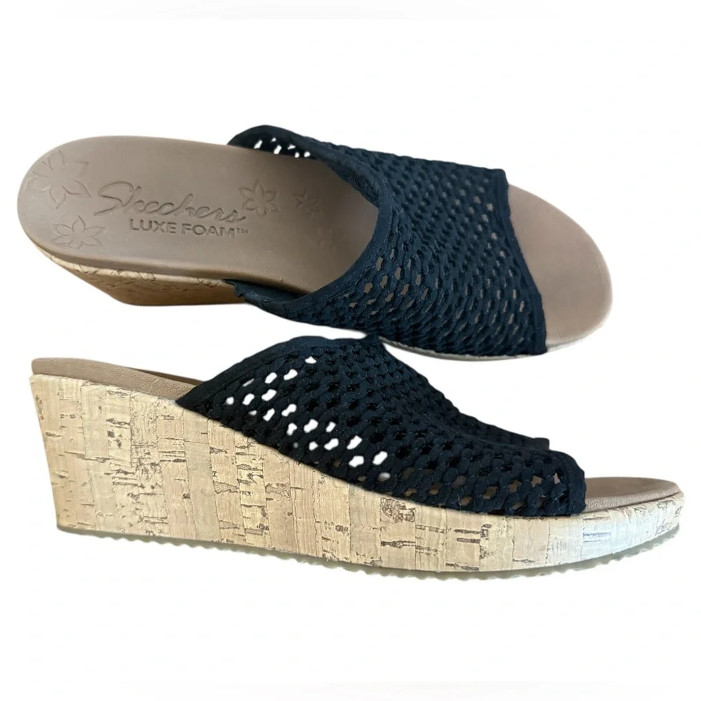 Skechers Luxe Foam Wedge Sandals, size 8.5 Black - Picture 2 of 7